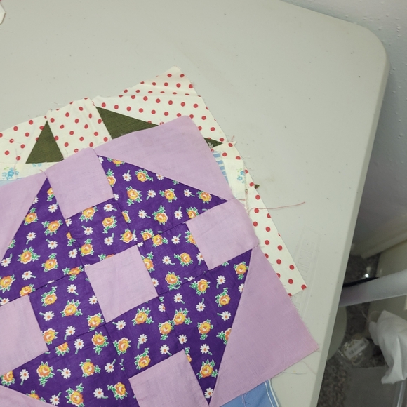 Beautiful quilting blocks vintage fabric 10" x 10" lot of 21 blocks - Picture 6 of 11